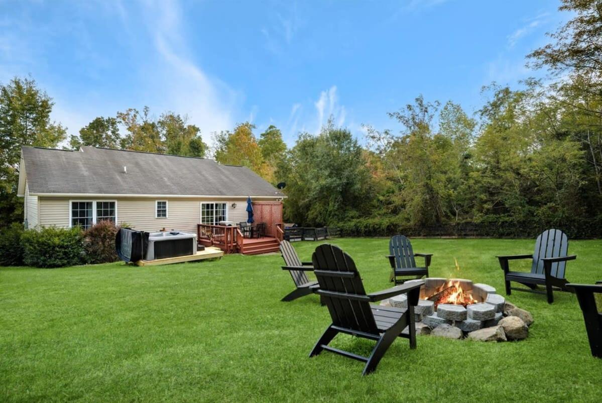 Modern Decor, Hot Tub, Fire Pit & River Access! لوراي المظهر الخارجي الصورة
